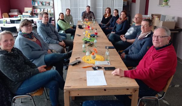 Erstes Treffen des Redaktionsteams aus Hüinghausen für den DorfFunk